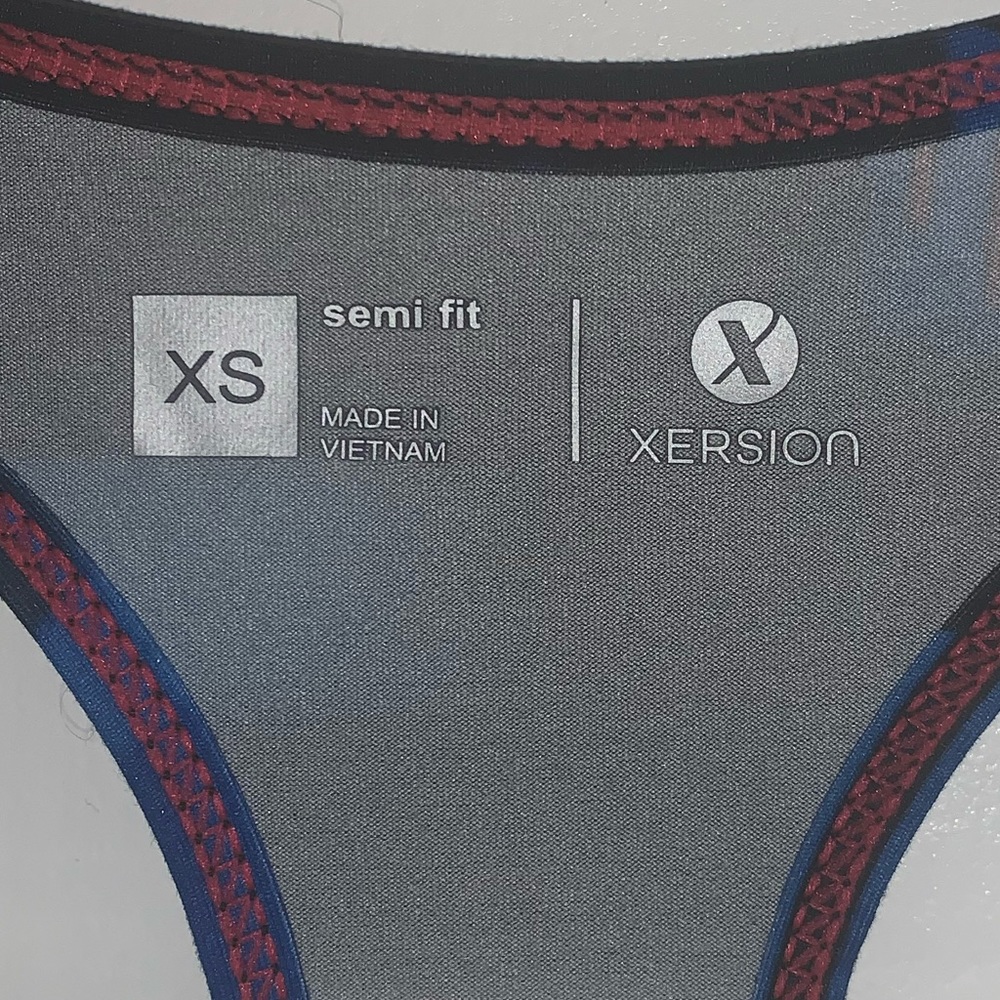 Workout top - Picture 2 of 3